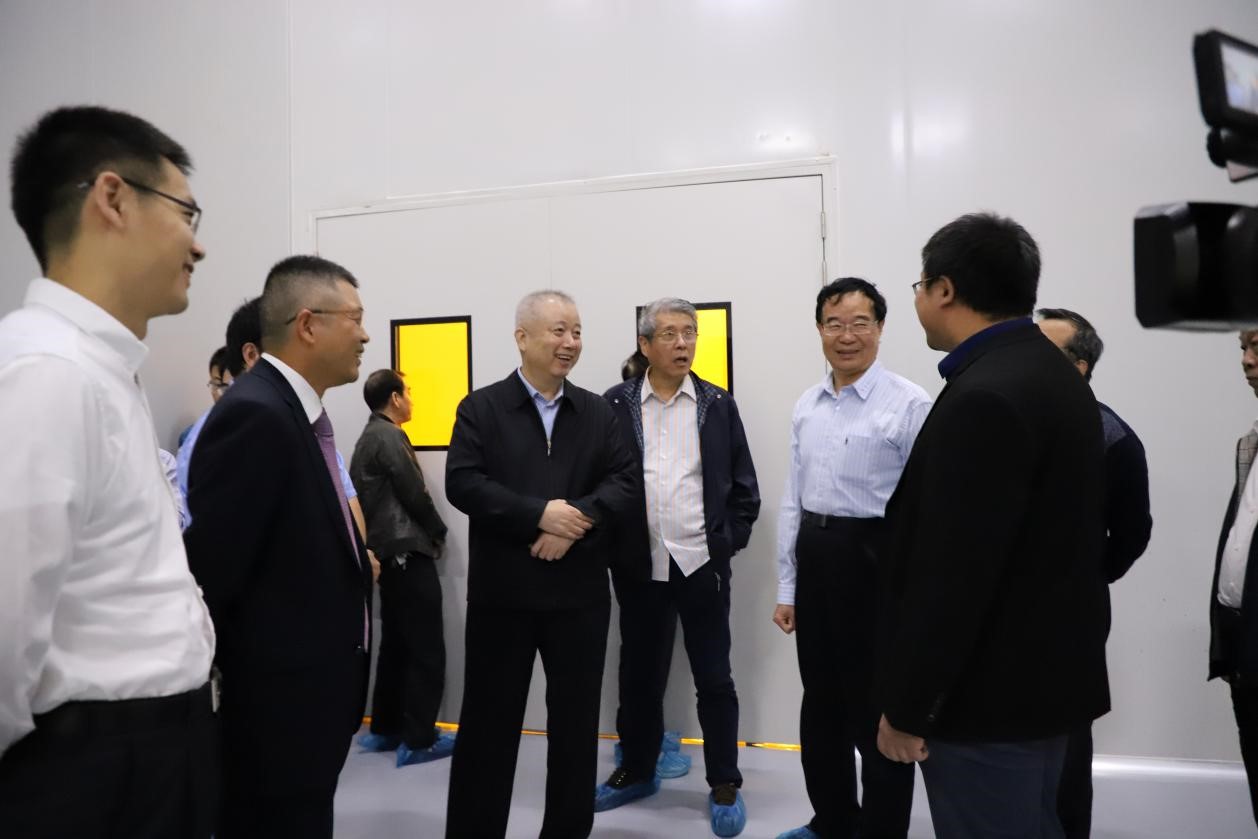 兩岸企業(yè)家峰會信息產(chǎn)業(yè)推介小組召集人、工信部原副部長劉利華一行蒞臨恒坤光刻膠工廠調(diào)研。